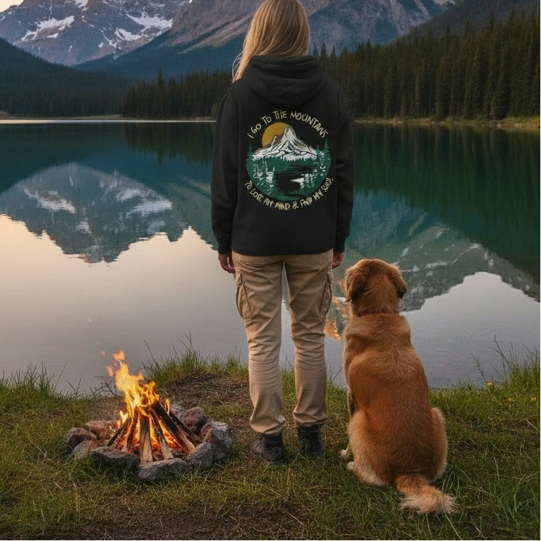 EIne Frau trägt den Hoodie Lose my mind