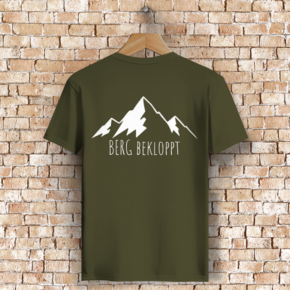 grünes T-Shirt mit großem Berg Bekloppt Motiv in weiß